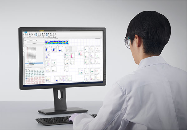 Photograph of researcher in lab coat at a screen using ID7000 software
